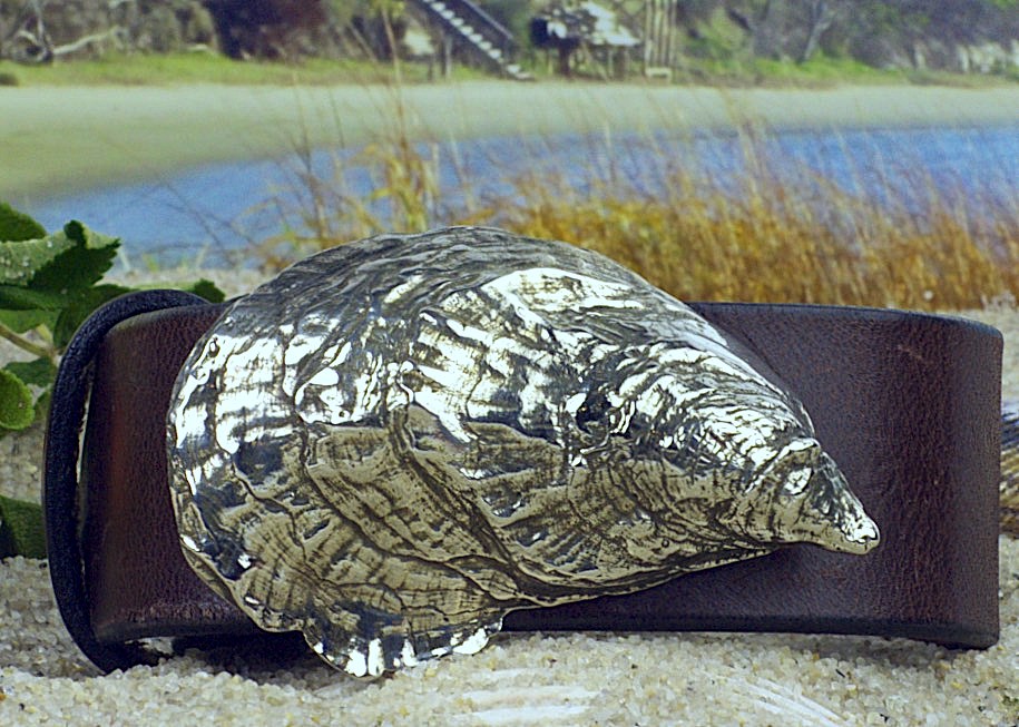 Duxbury Oyster Shell Buckle in White Bronze Silver